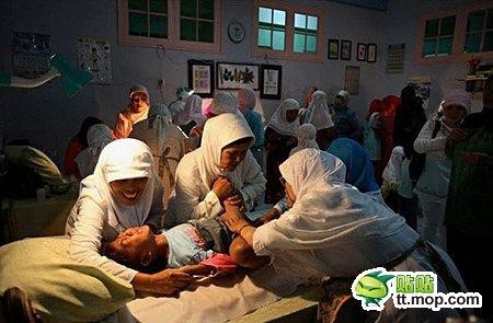 [여성할례의식] 죽음의 고통, 아프리카 소녀들의 할례사진과 동영상 : 네이버 블로그