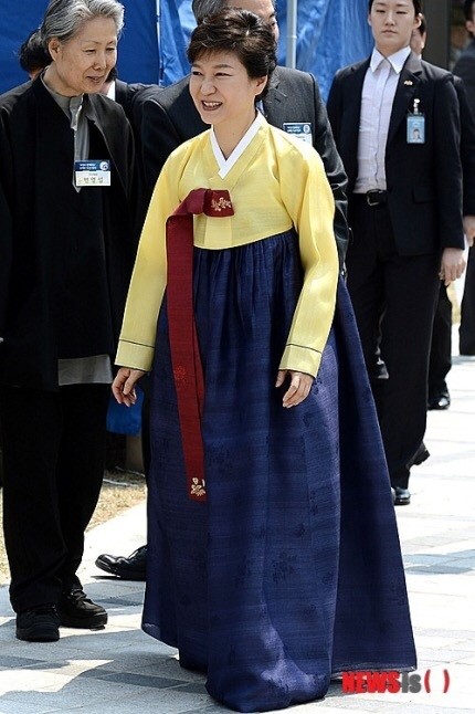 개미한복 이미지