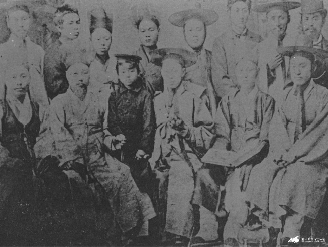 1895년 1월 7일 오늘 - 고종이 종묘에서 홍범 14조를 선포하다.