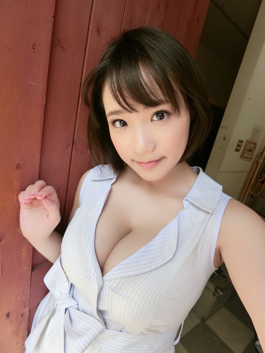 시부야 카호 (Kaho Shibuya . 澁谷果歩) 일본, K컵 초거유 AV 여배우 _ 거유 비키니 몸매, 가슴 쇼?, 움짤