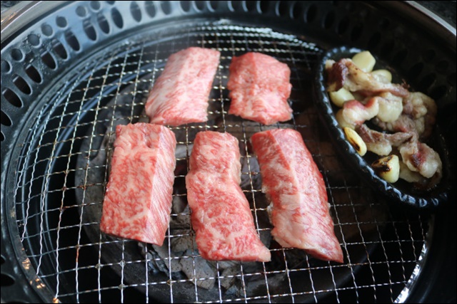 푸줏간육회 이미지