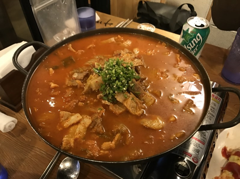 돼지듬뿍진짜김치찌개 이미지