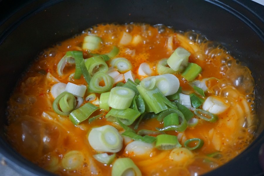 돼지듬뿍진짜김치찌개 이미지