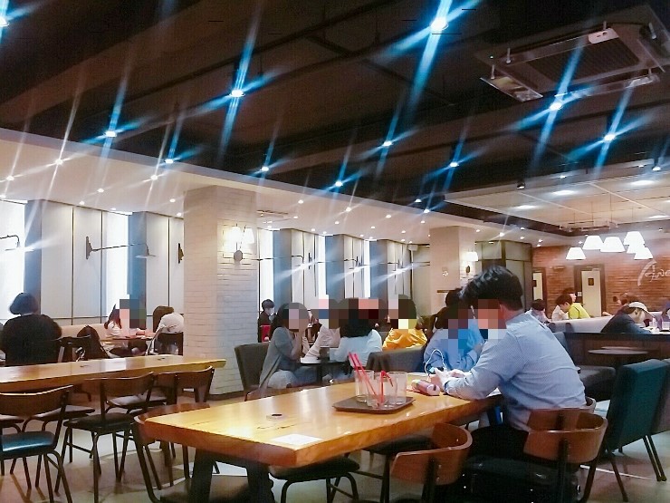 할리스커피숍 이미지