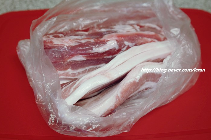돼지고기듬뿍넣은김치찌개 이미지