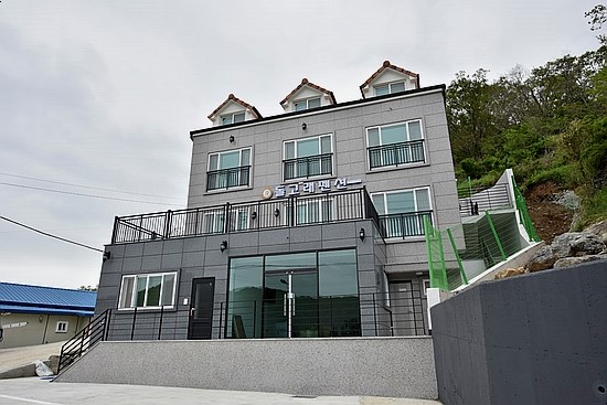 돌고래펜션 이미지