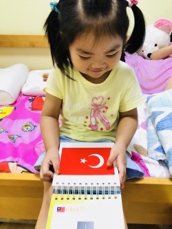 달리는곰셋 이미지