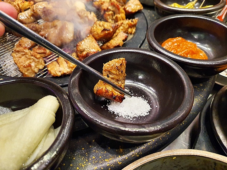 원조부안집남성 이미지