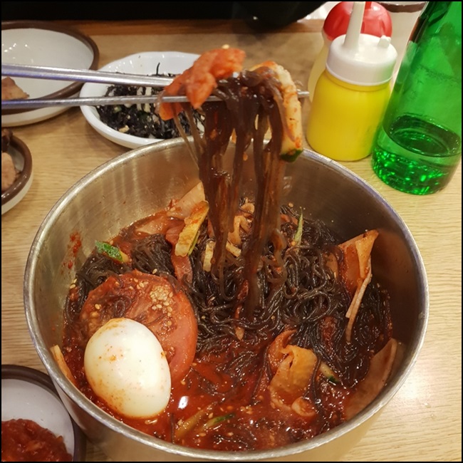 돼지홀릭 이미지