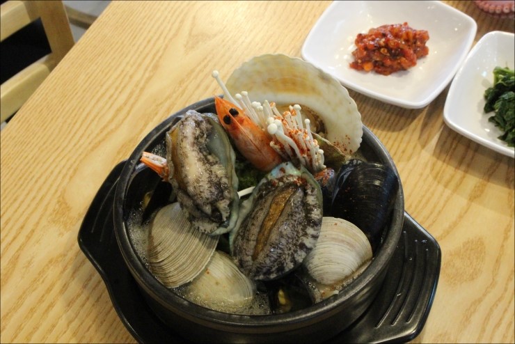 경주전복해물뚝배기 이미지