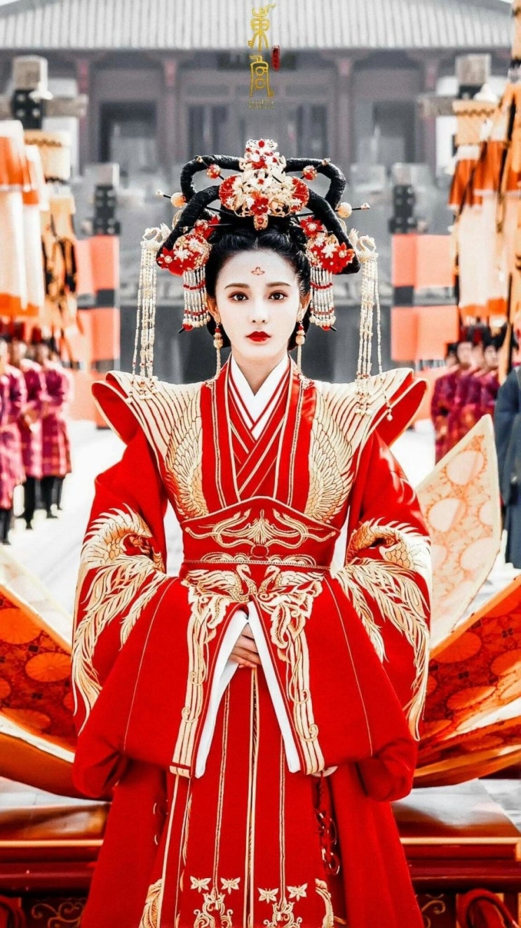황실드레스 이미지