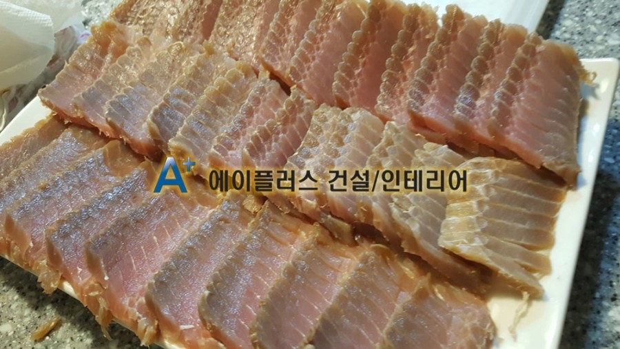 홍어 먹는법 (집에서 홍어 삭히기 10개월 삭힌 홍어 맛 - 흑산도 명품 홍어 암놈 9키로)삭힌 홍어손질 하는법,홍어삼합 먹는법 ...