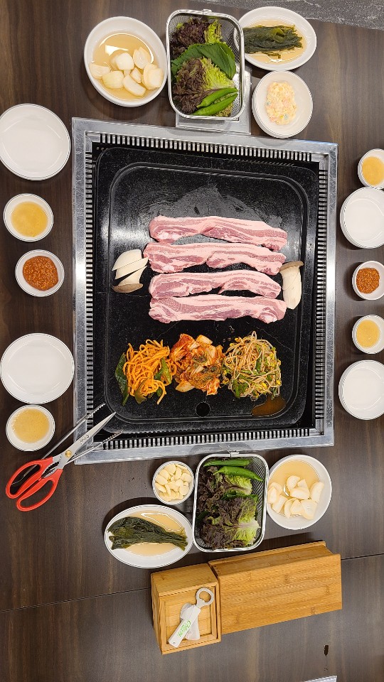 솔밭 생삼겹 정육식당 이미지
