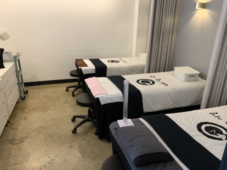 블랙 앤 화이트 샵 이미지