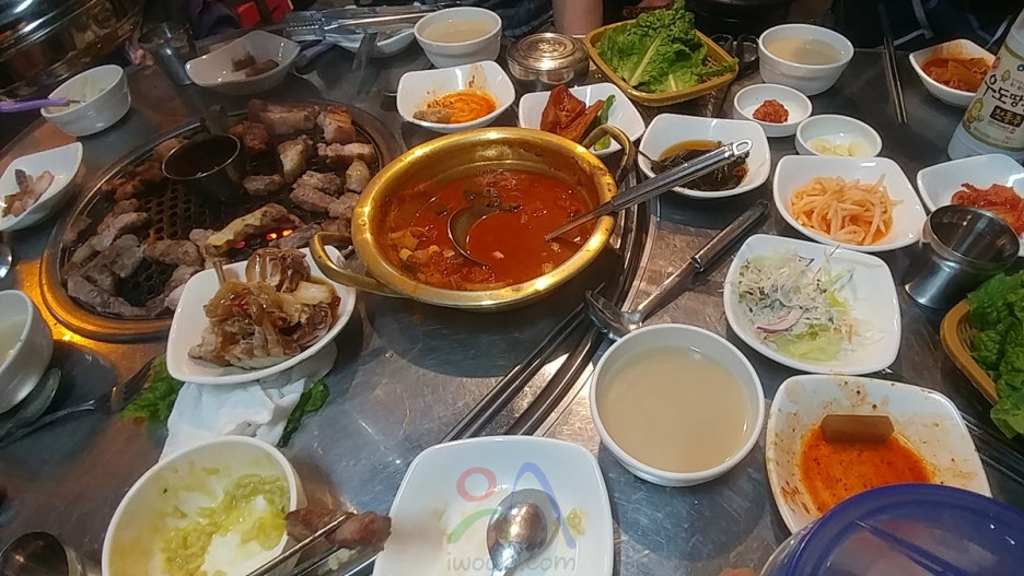 봉순이네흑돼지 이미지