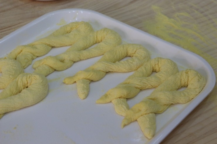 찹쌀꽈배기엔핫도그 이미지