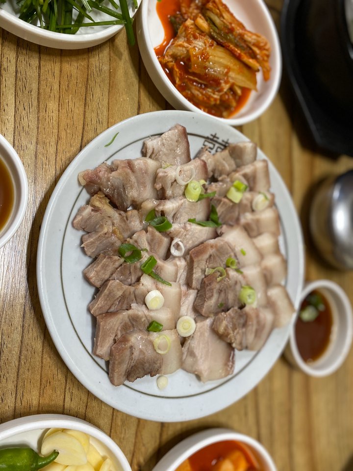 솥돼지 이미지