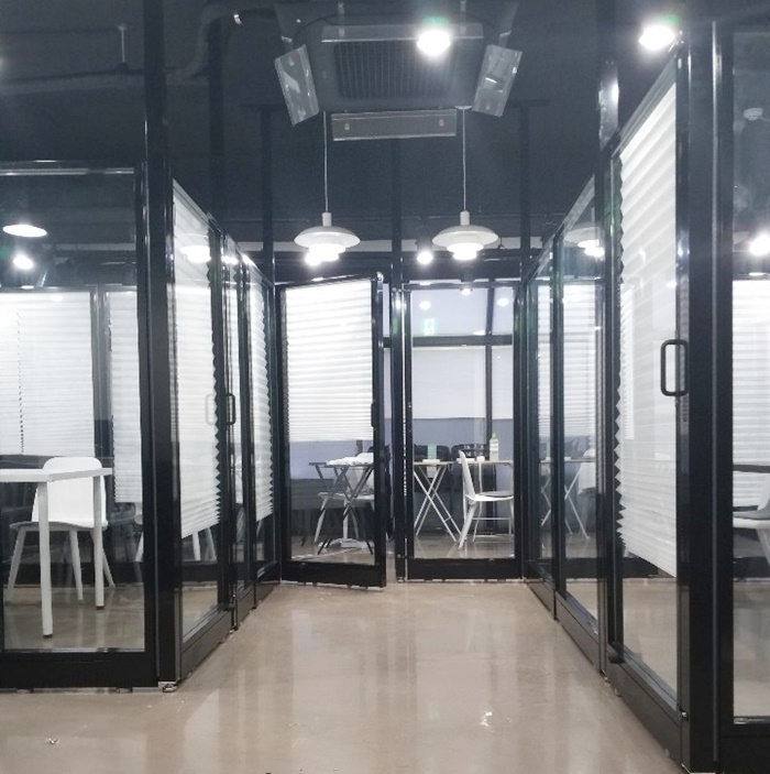 강남유리 이미지