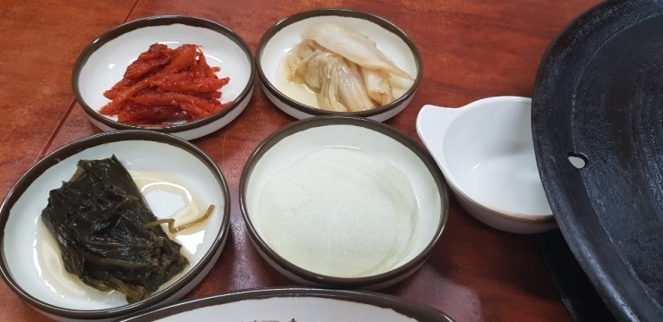 솥뚜껑생삼겹살 이미지
