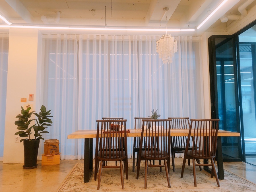have a seat(해브어싯) 이미지