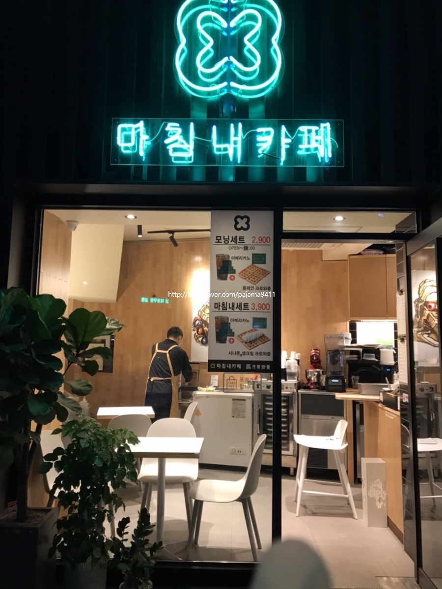 크로와플마침내카페 이미지