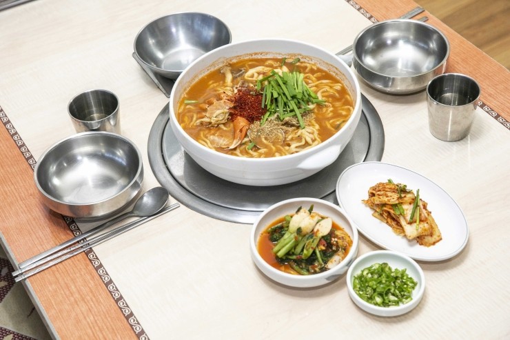 비오네손칼국수 이미지