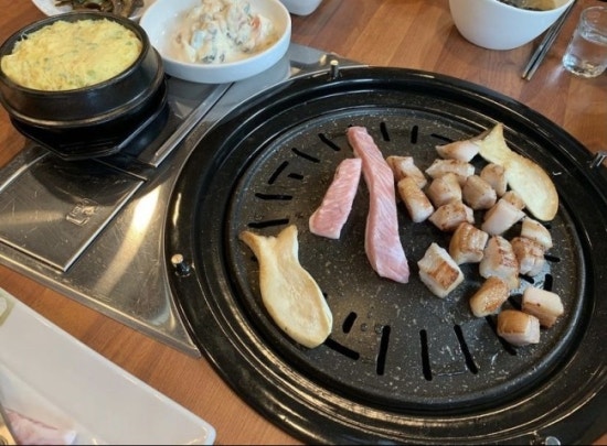 돼지먹고행복하소 이미지