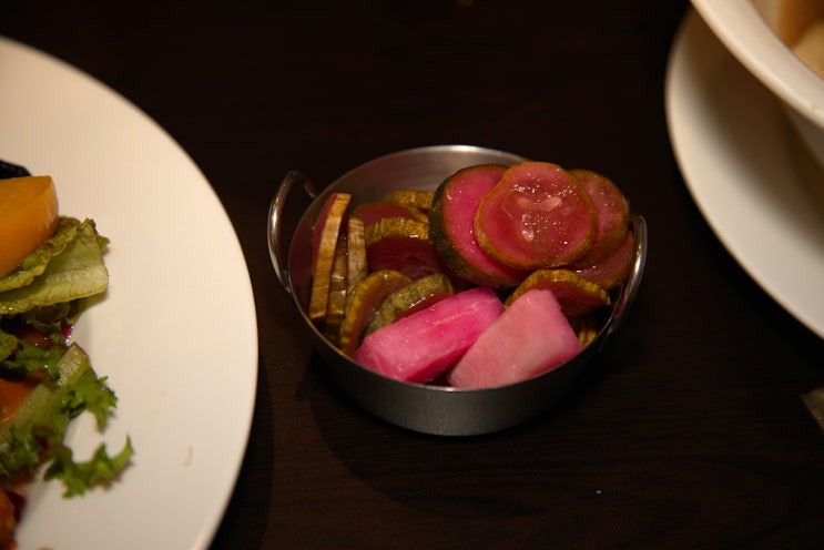 푸짐한 식당 이미지
