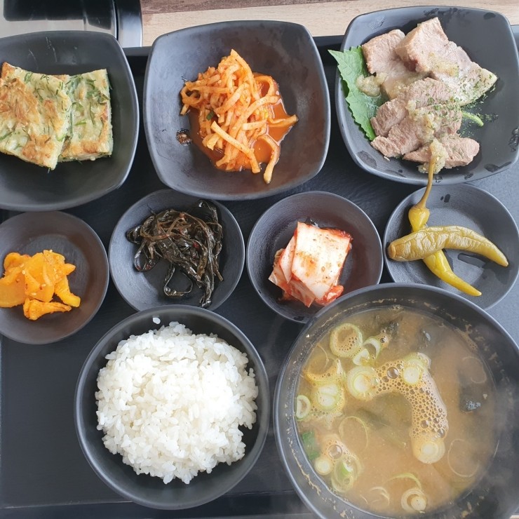돈돼지백반 이미지