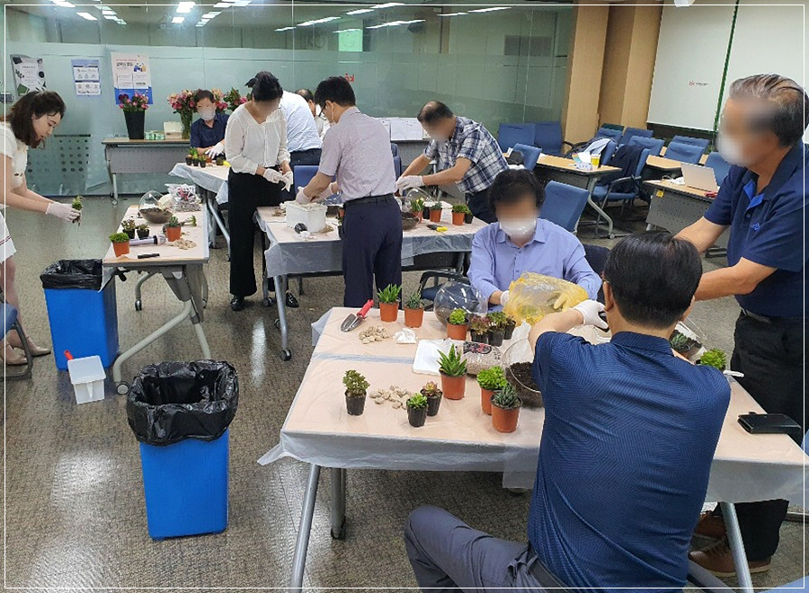 꽃과정원 이미지