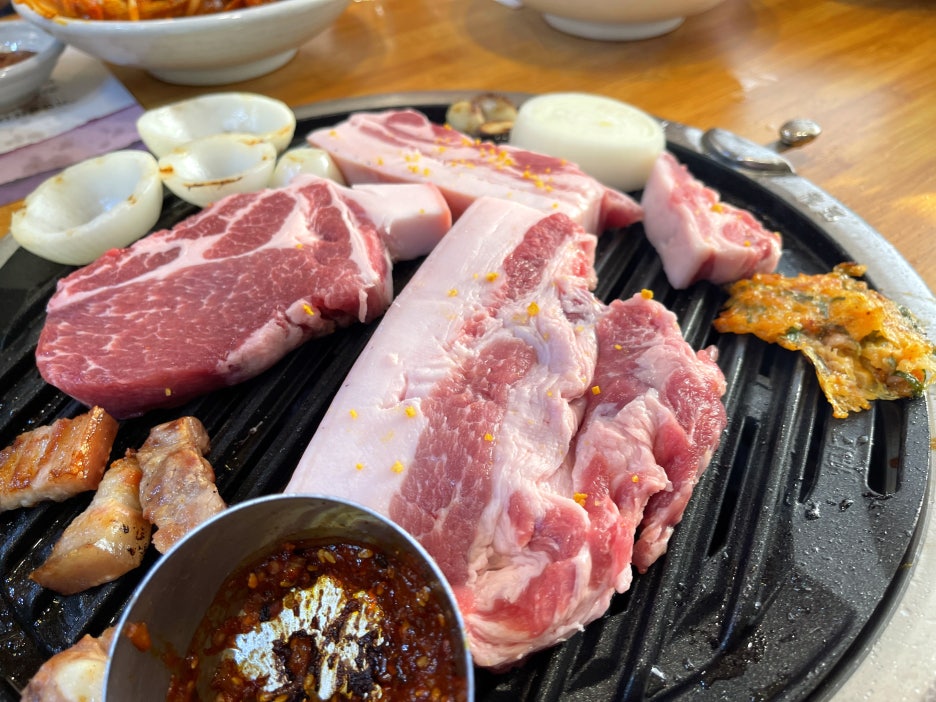 지리산흑돼지 이미지