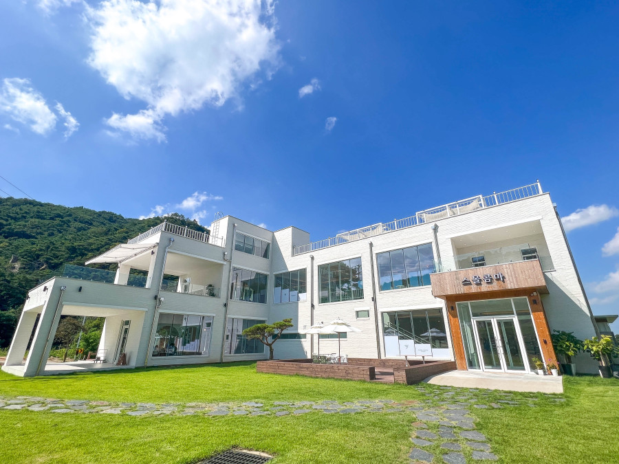 카페콤마 이미지