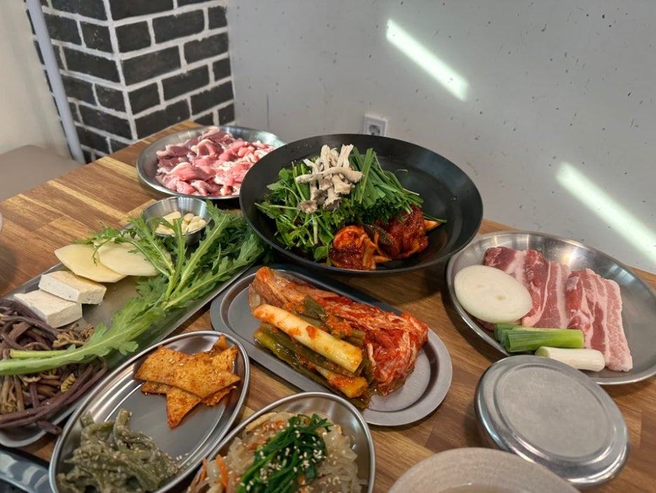 솥뚜껑오리구이 이미지
