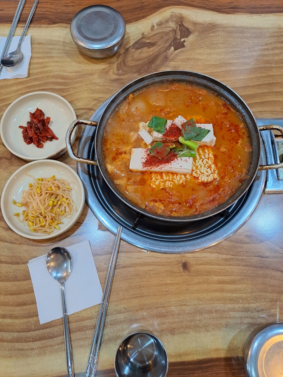 옛날김치돼지찌개 이미지