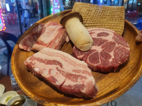뚱이식당 이미지