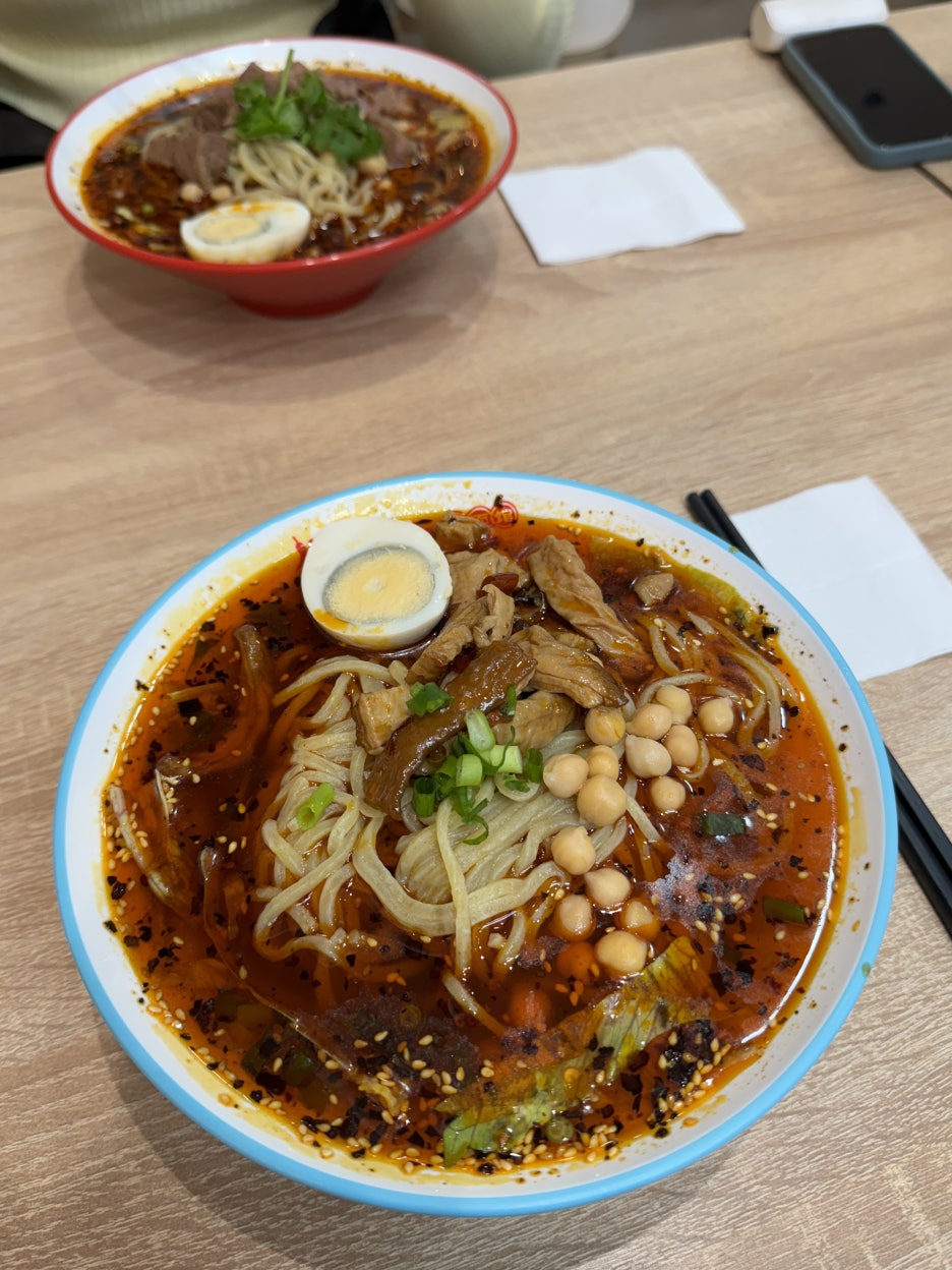 옥토버크루 이미지
