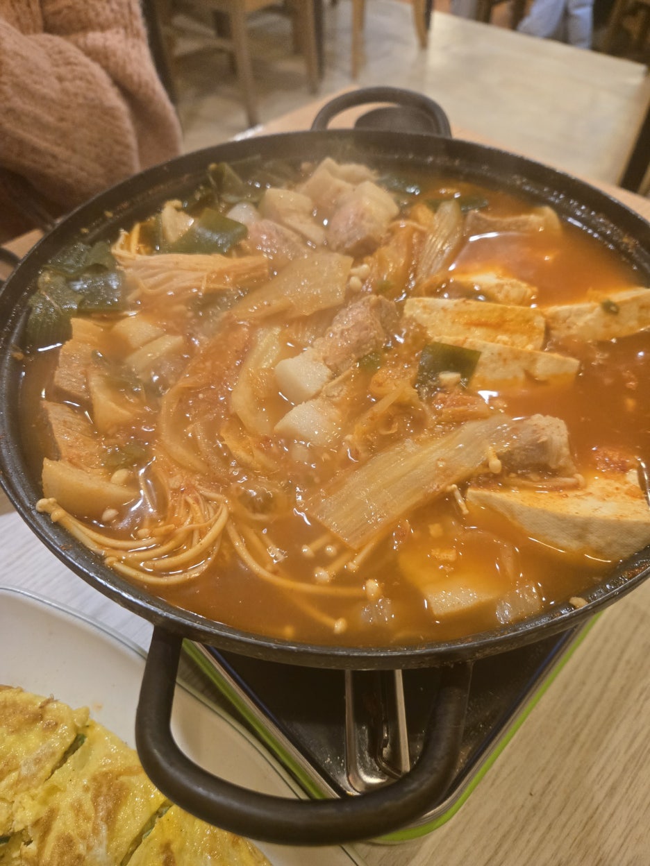 오모가리김치찌개 이미지