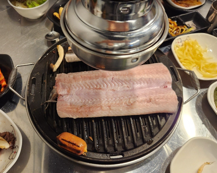 처음본명품민물장어 이미지