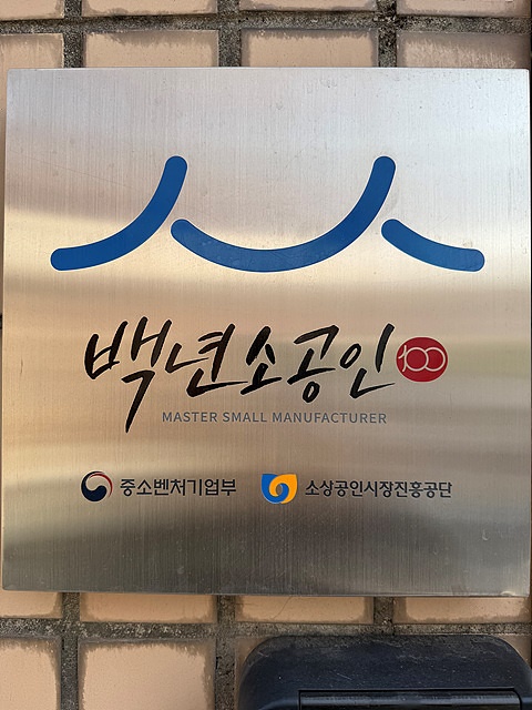 아다모스튜디오 이미지