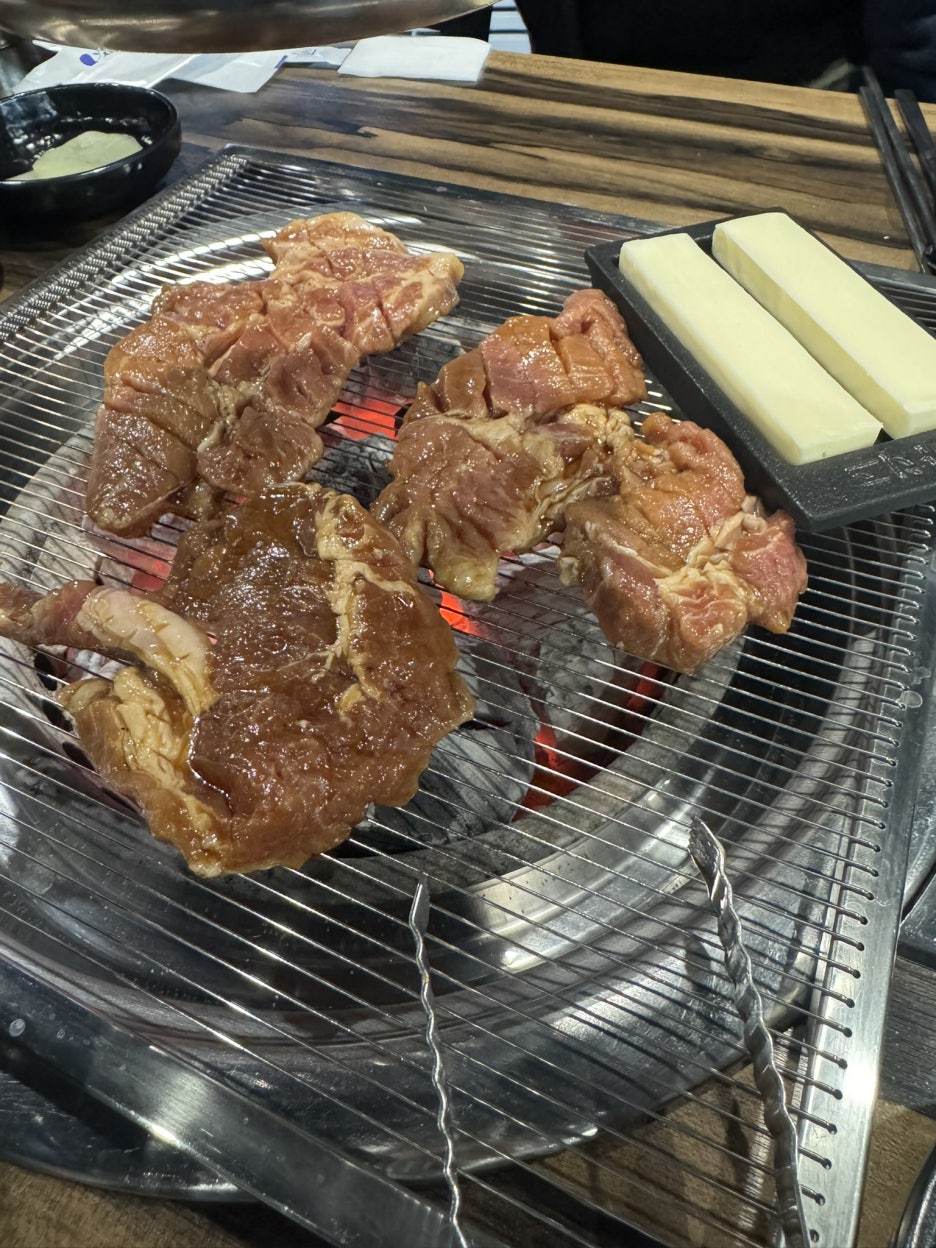 한돈참숯꼬기 이미지