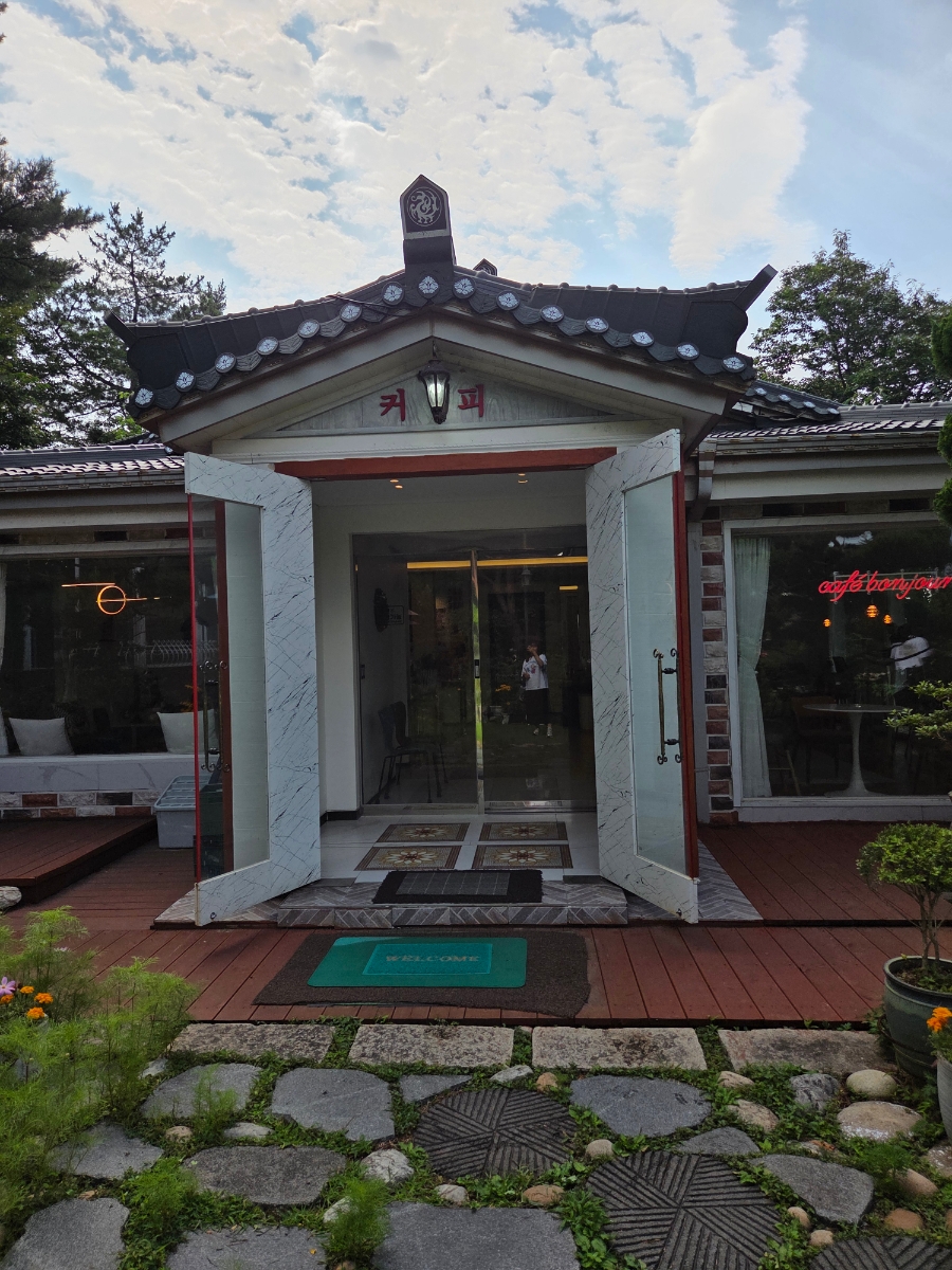 봉쥬르카페 (Bonjour Cafe) 8