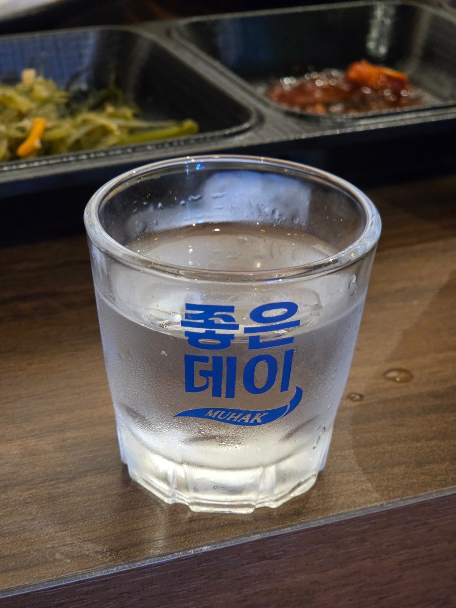 식사 후 남긴 잔 사진