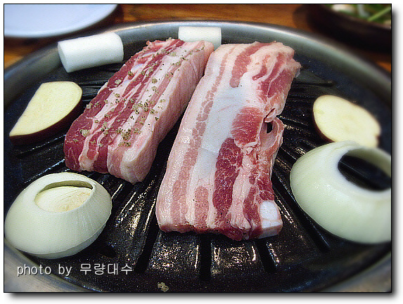 꿀꿀이통돼지왕소금구이 이미지